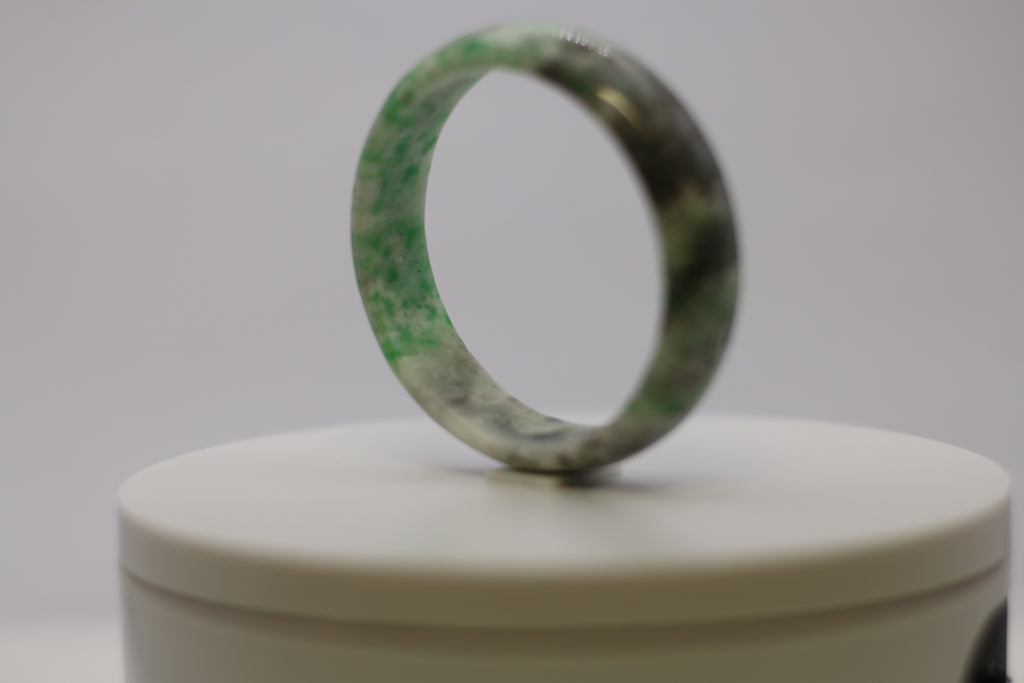 Jade Bangle - Natural Snow Green