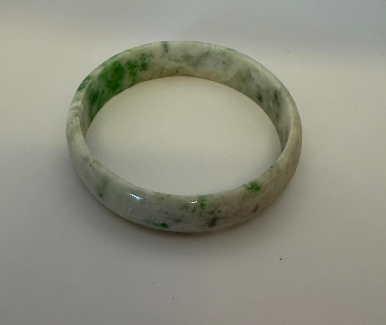 Jade Bangle - Natural Snow Green