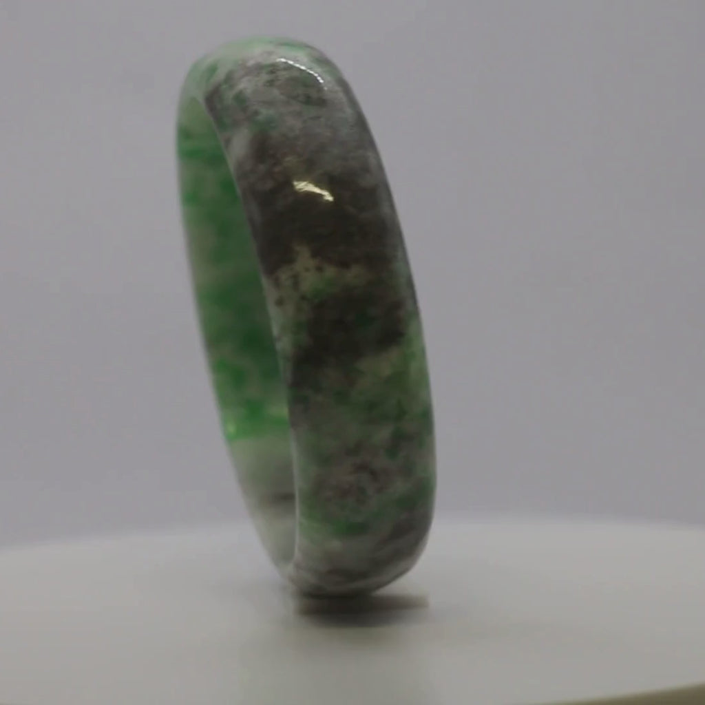 Jade Bangle - Natural Snow Green