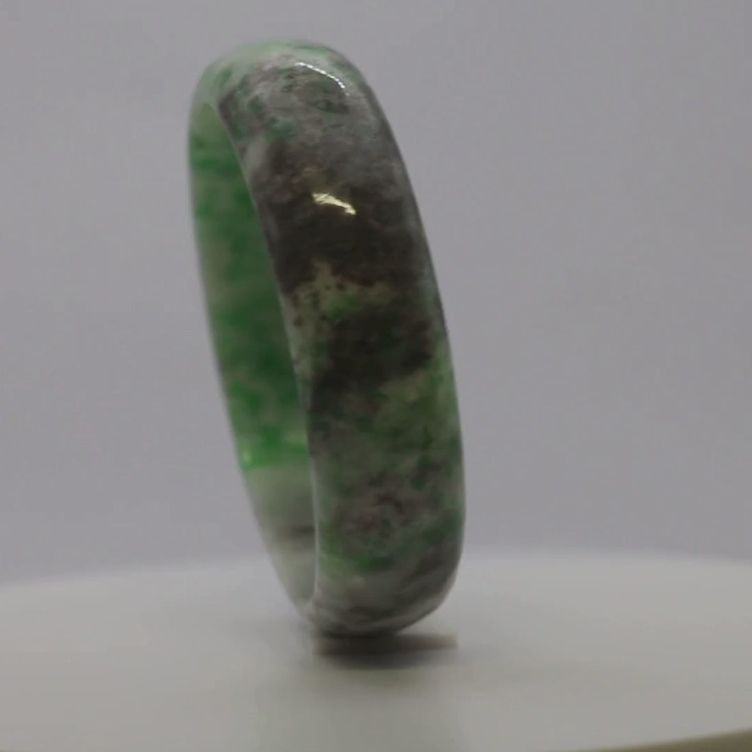 Jade Bangle - Natural Snow Green